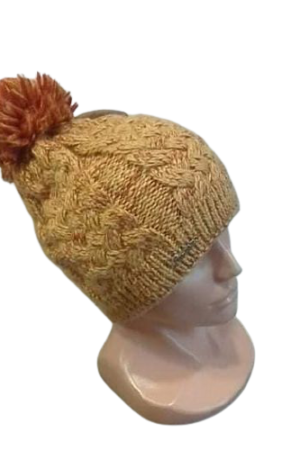 Ryžos spalvos megzta kepurė su bumbulu